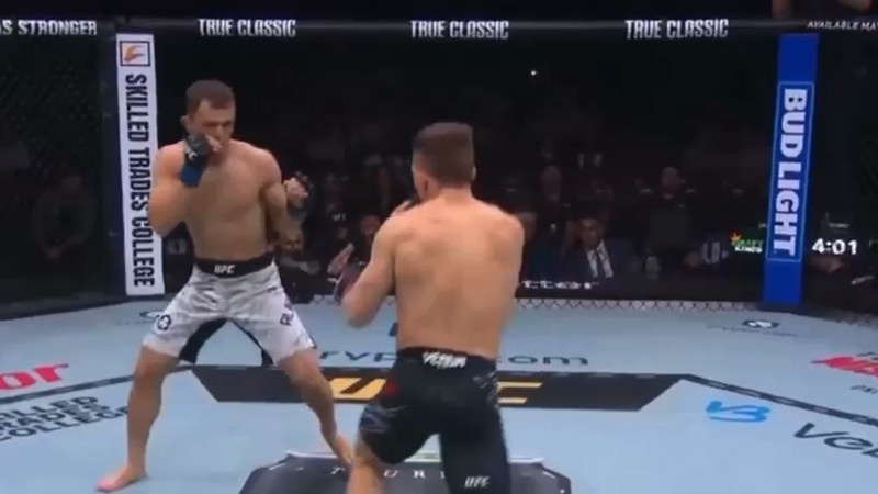 Самый быстрый нокаут: казахстанец подерется против Топурии в UFC
