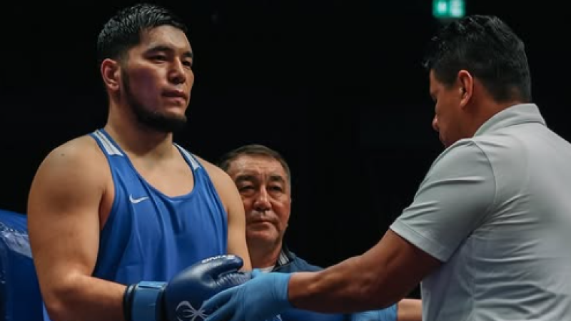 Айбек Оралбай одолел двухкратного чемпиона Олимпиады и вышел в финал ЧМ